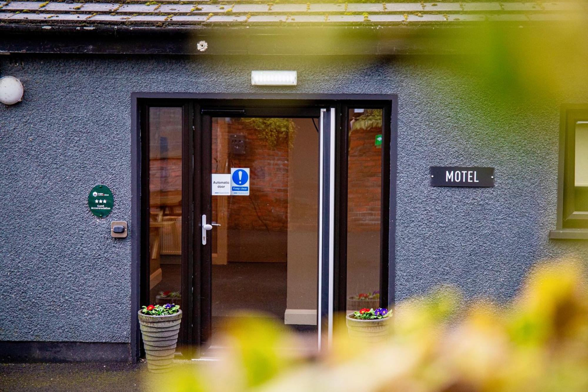 The Enniskillen Hotel And Motel מראה חיצוני תמונה